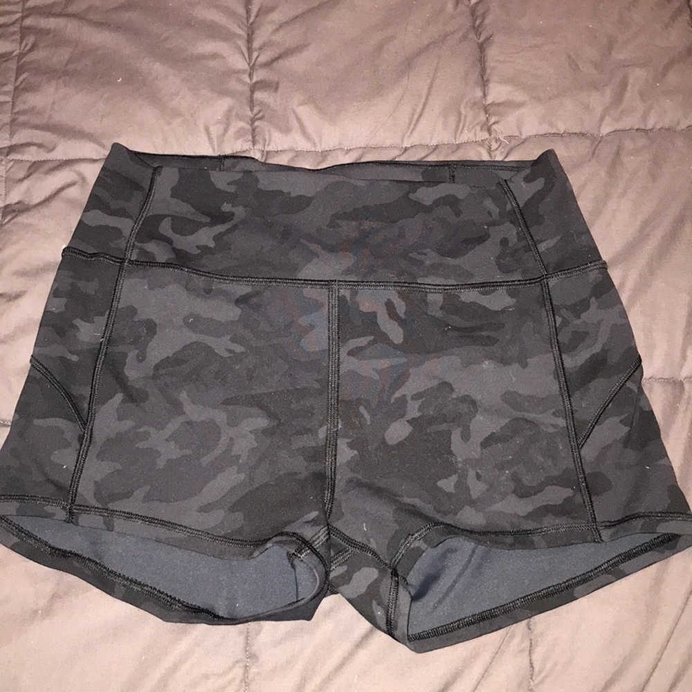 Lululemon camo in movement shorts size 8